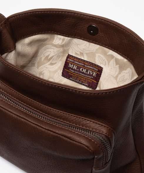 MR.OLIVE E.O.I / WATER PROOF WASHABLE LEATHER / GUSSET POCKET COMPACT SHOULDER BAG ミスターオリーブ イーオーアイ/ウォータープルーフウォッシャブルレザー/ガゼットポケット コンパクトショルダーバッグ